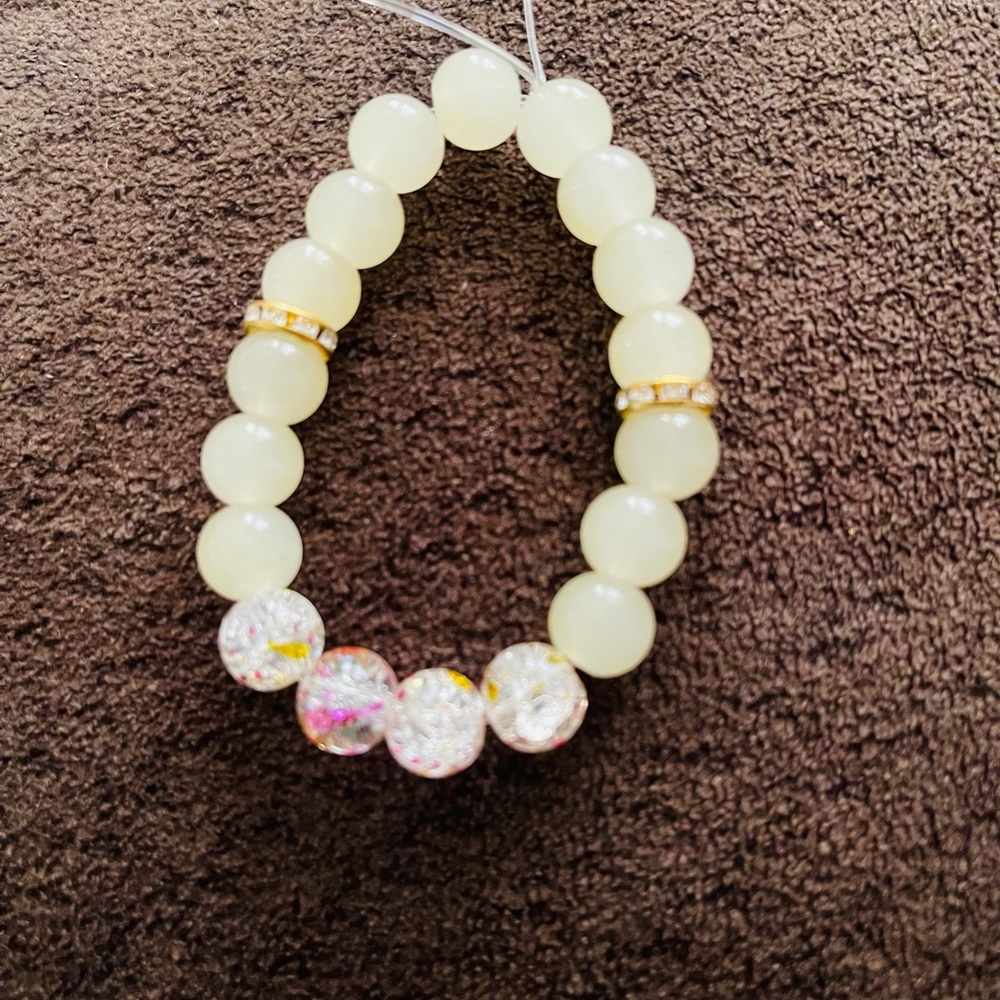 Elegant Cream and Gold Beaded Bracelet
